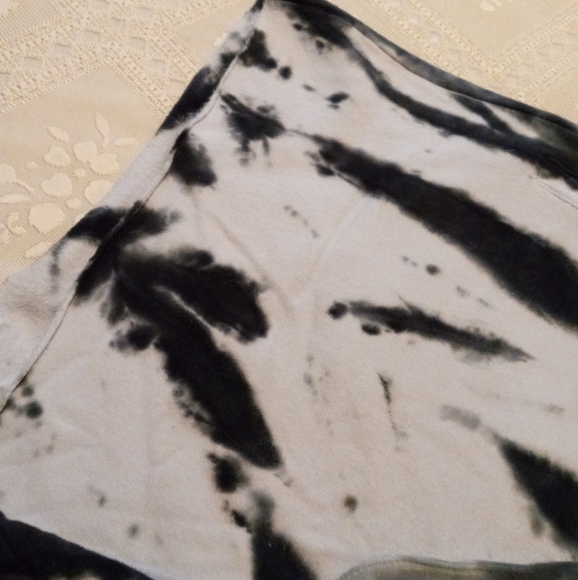 🆕 LACAUSA NWT Tie Dye Sweat Shorts, Medium - Picture 7 of 7